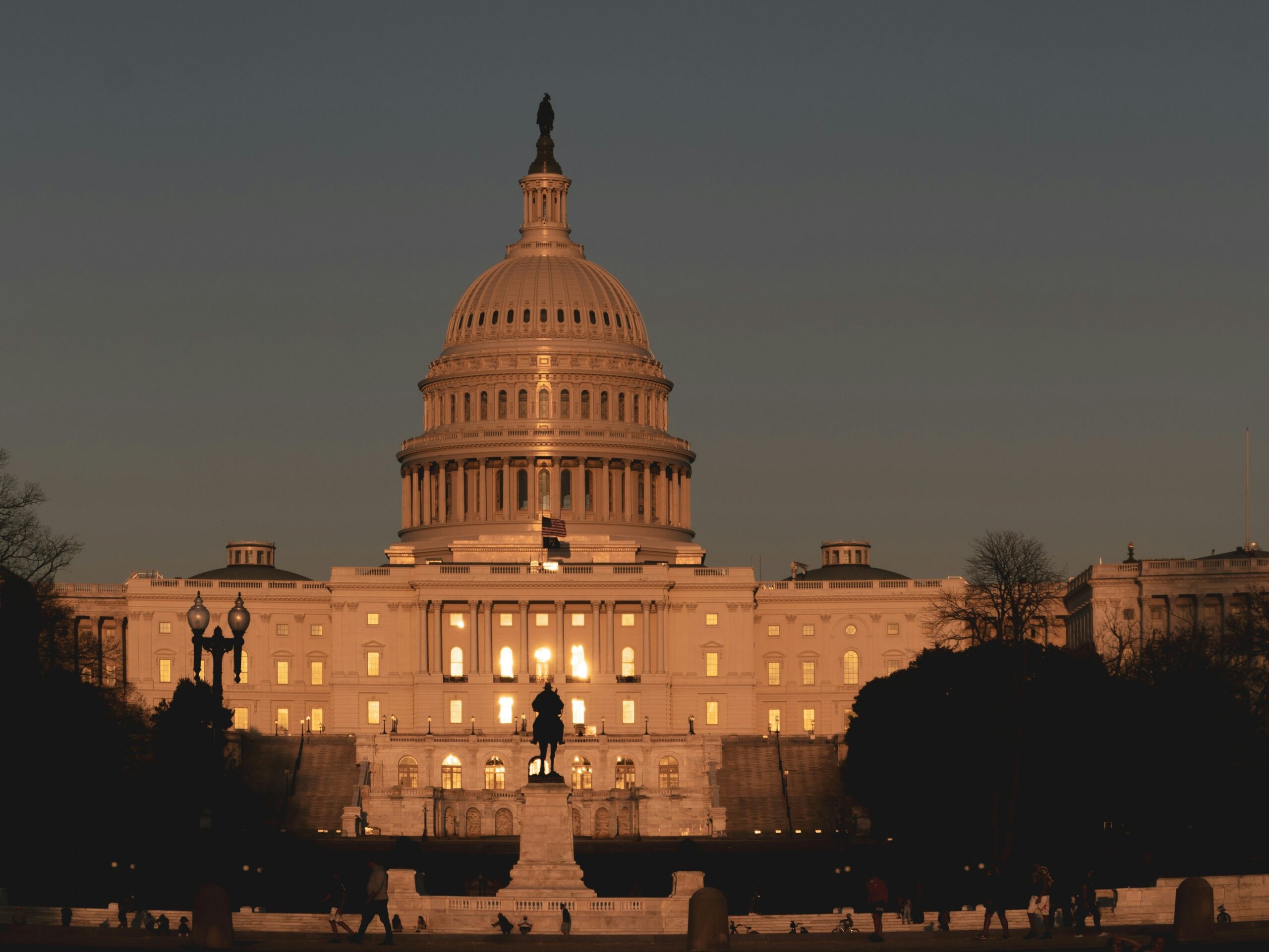 Apr 13/Apr 13-17 – Exhibition “History of U.S. Democracy: Looking Back in Uncertain Times” 🗓